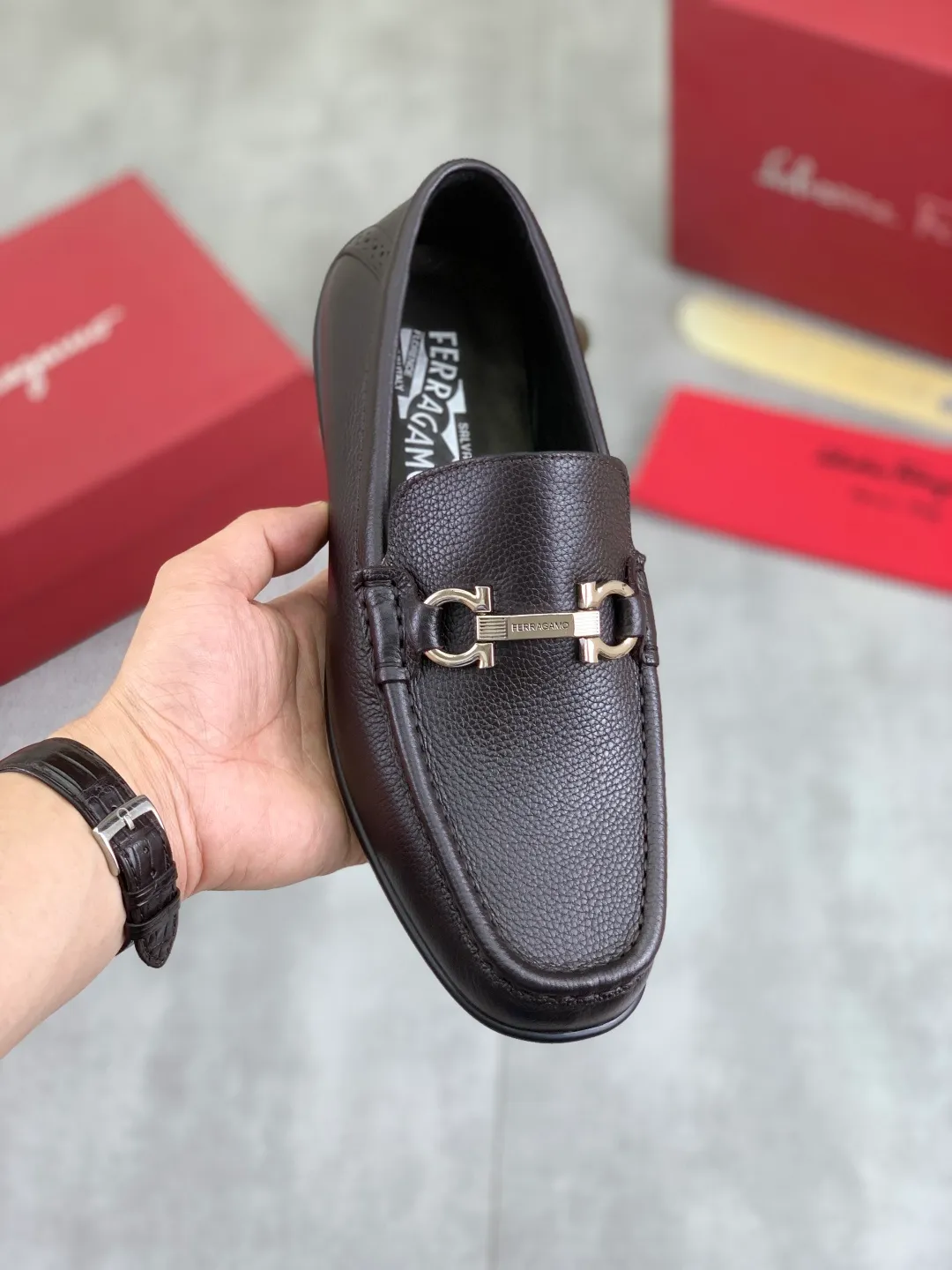 Men's Men's Shoes 💰P540💰[New Style] Water-dyed Niuli 🆘[Salvatore Ferragamo] Ferragamo's latest casual business leather shoes for men! Available at counters simultaneously! The fabric is made of specially imported original calfskin, the lining is made of imported water-dyed cowhide, and the original combination outsole is absolutely luxurious and leads the fashion trend. Matching code: 39-44 (38 45 customized) black optional